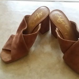 NEW Arturo Chiang Suede Chunky Heeled Slide Sandals 5.5 - 6